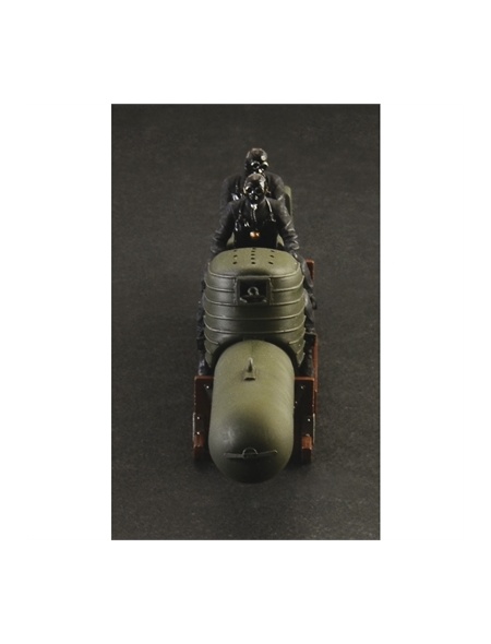 it5623-italeri-slc-maiale-with-crew-135_3